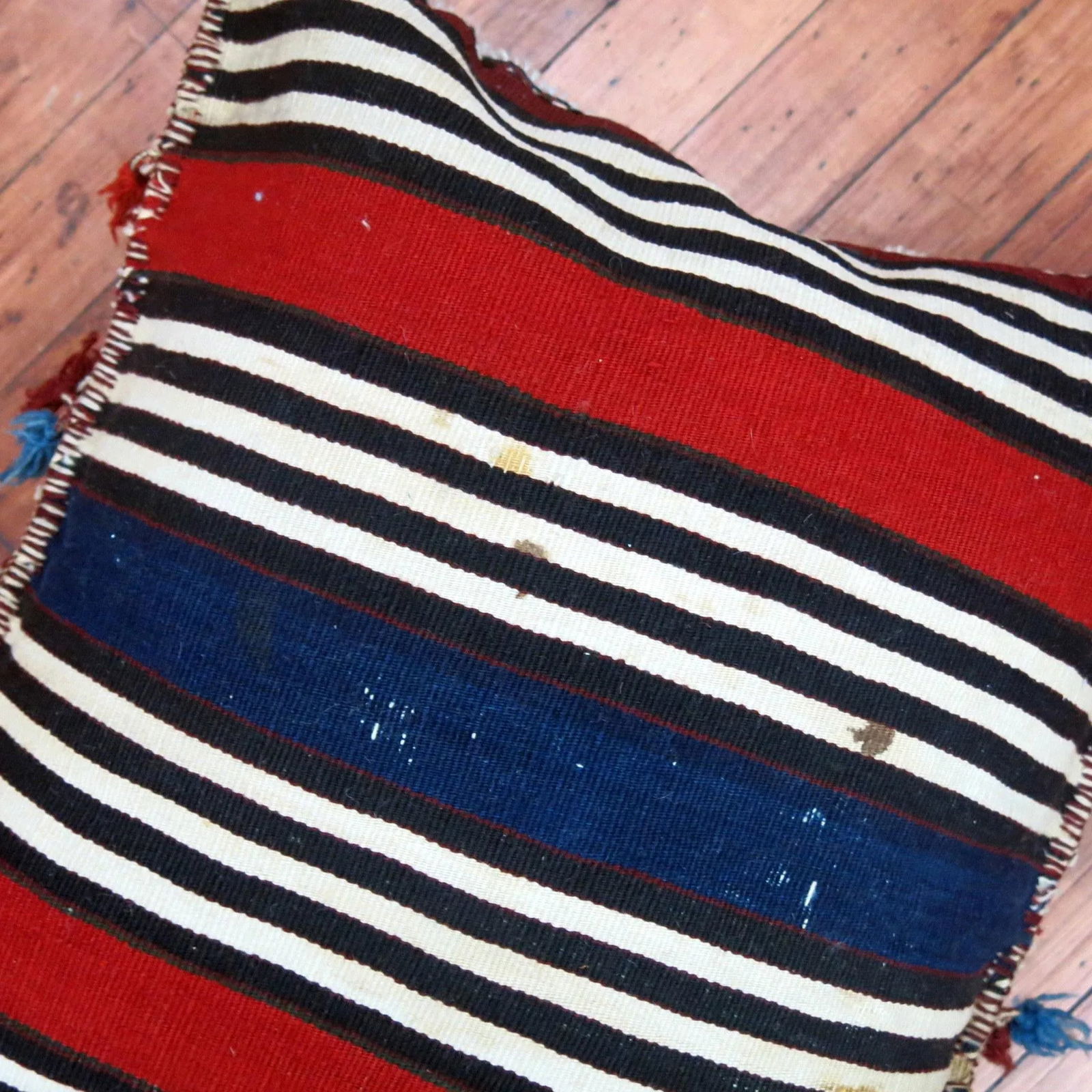 19th Century Antique Turkeman Tasseled Pillow - 5