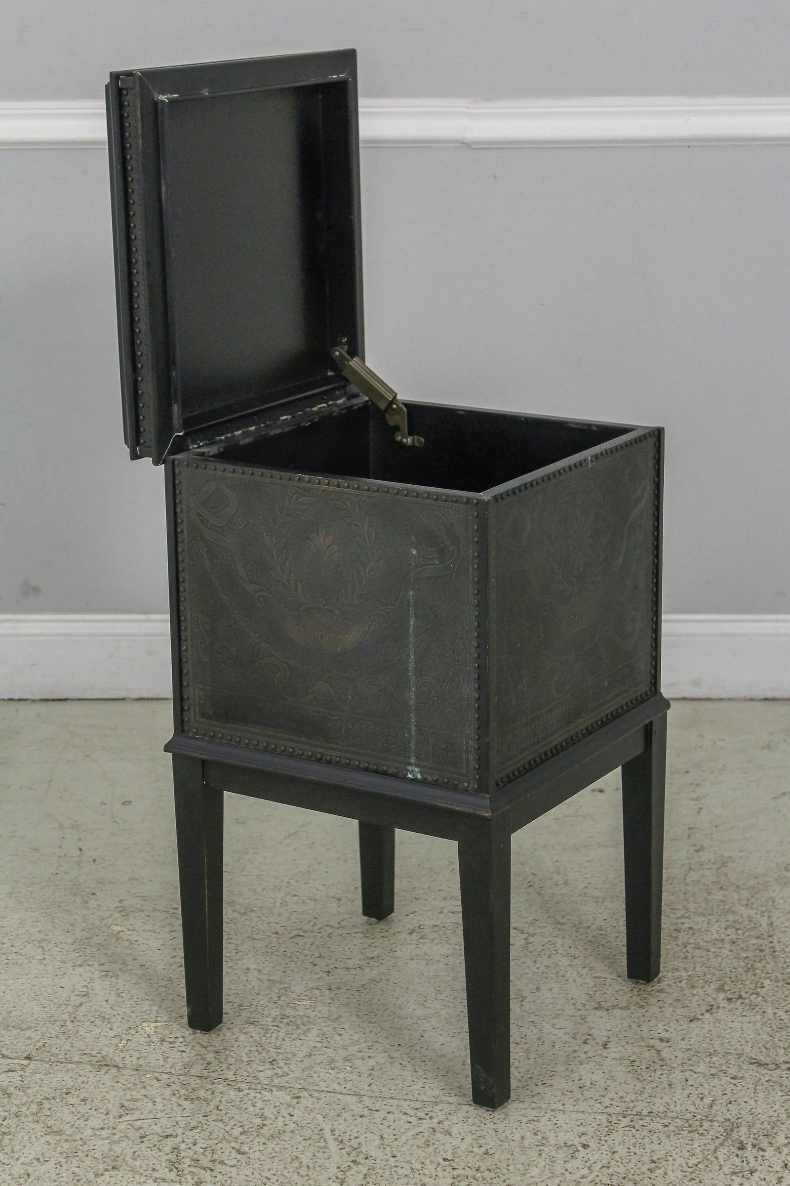 Maitland Smith Hammered Copper Trimmed Lift Top Box - 3