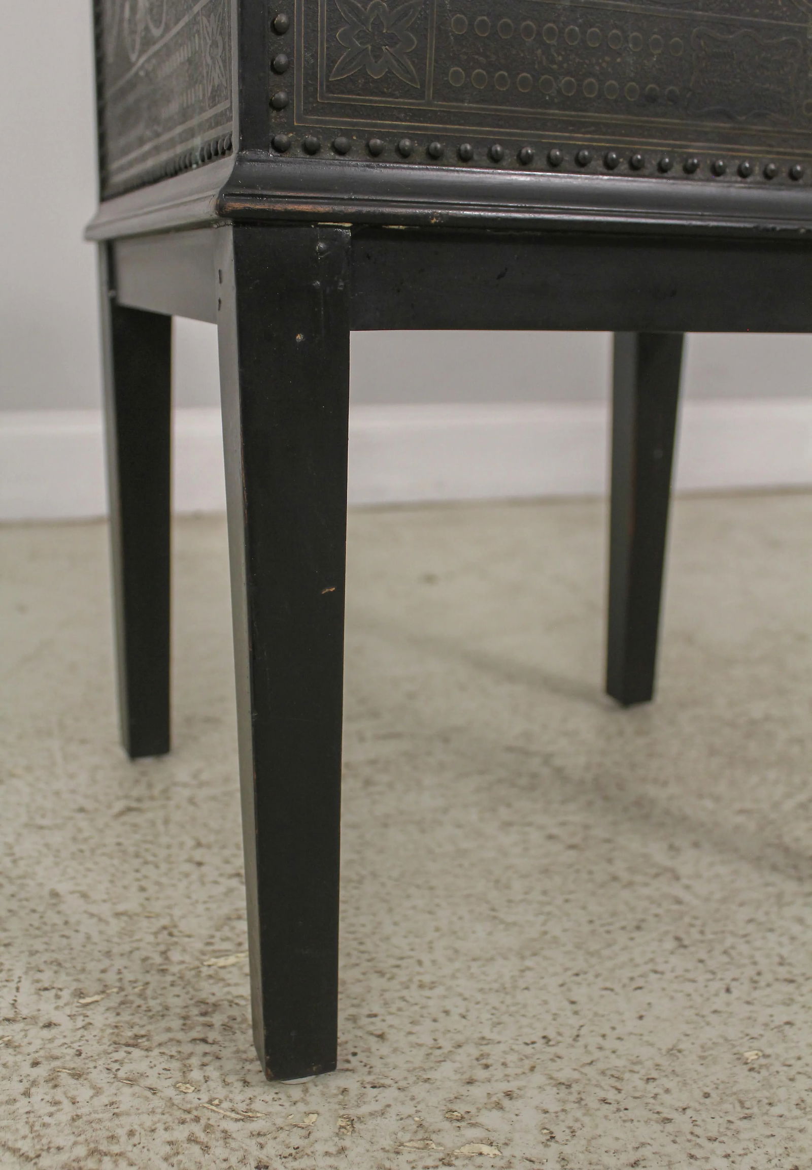 Maitland Smith Hammered Copper Trimmed Lift Top Box - 5