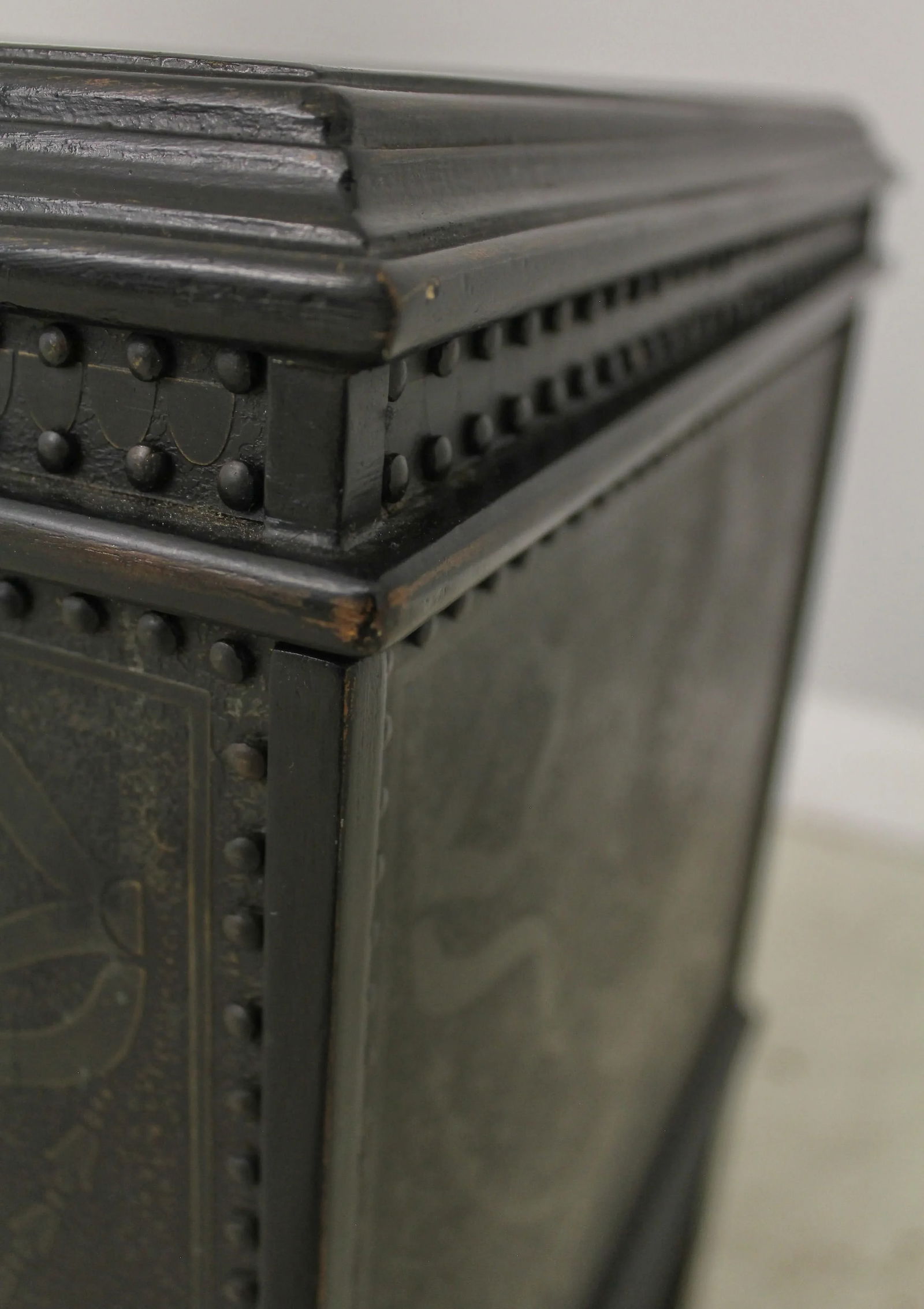 Maitland Smith Hammered Copper Trimmed Lift Top Box - 7