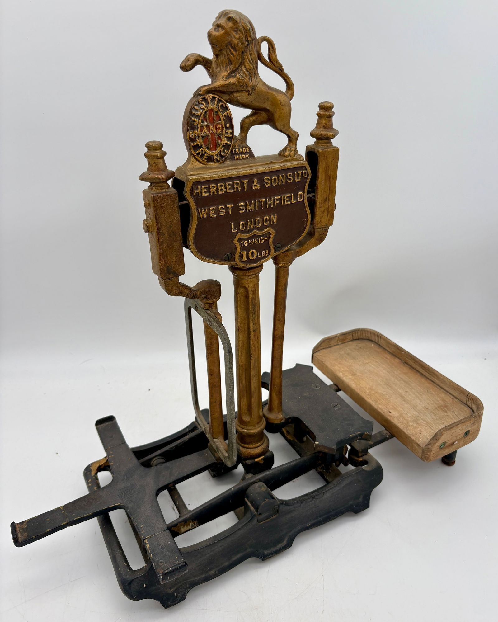 Antique Herbert & Sons Lion Topped 10 lb Scale (1 of 7)