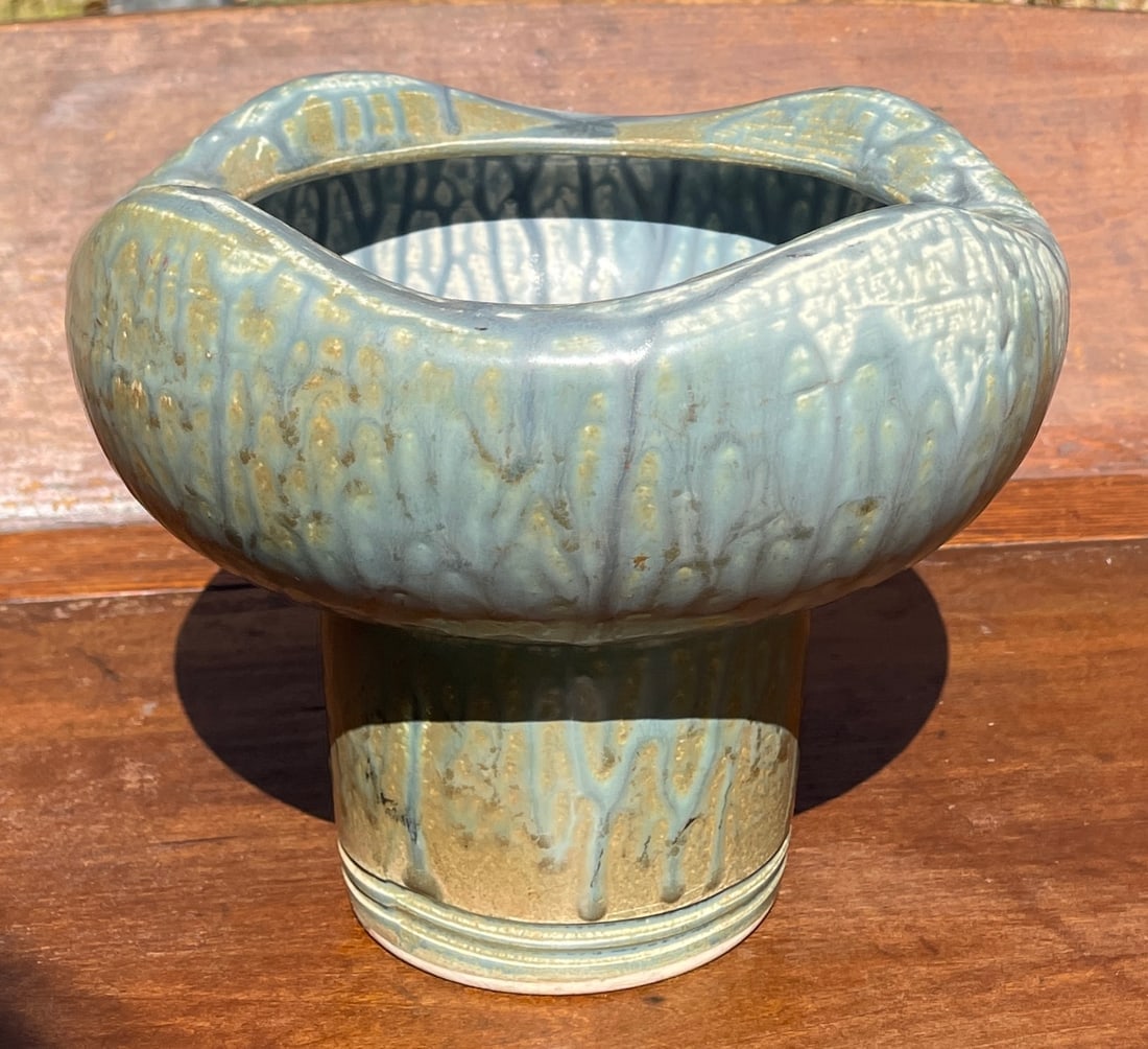 Vintage Studio Art Pottery Planter Vase w Maker Mark: Date/Period: Approx. 1989 Dimension: Approx. 6" tall x 7" top diameter, 3" bottom diameter Material: pottery Additional Information: Vintage Studio Art Pottery Planter Vase . It has a maker mark on th