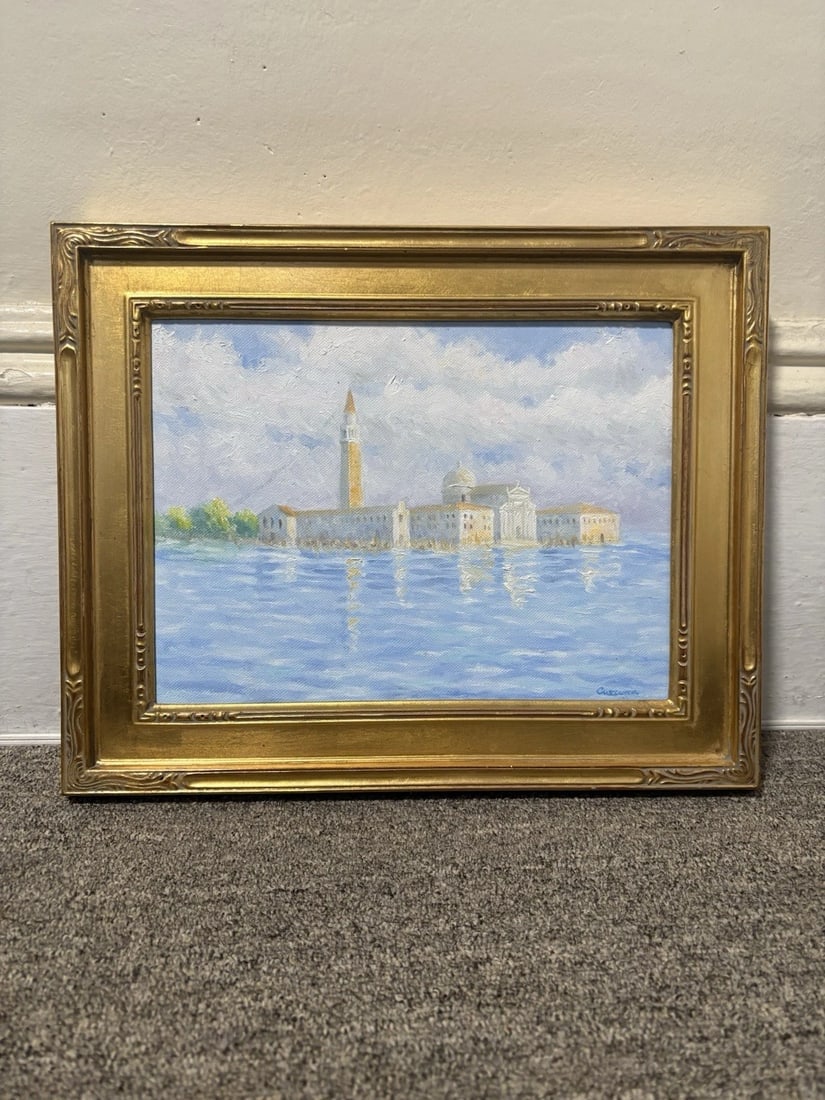 Lisa Cuscuna Oil On Canvas Venice Painting: The frame measures 15 3/8” x 12 3/8” and the canvas measures 12” x 9”. It is artist signed in the lower right hand corner. It is in good condition with no issues and is being s