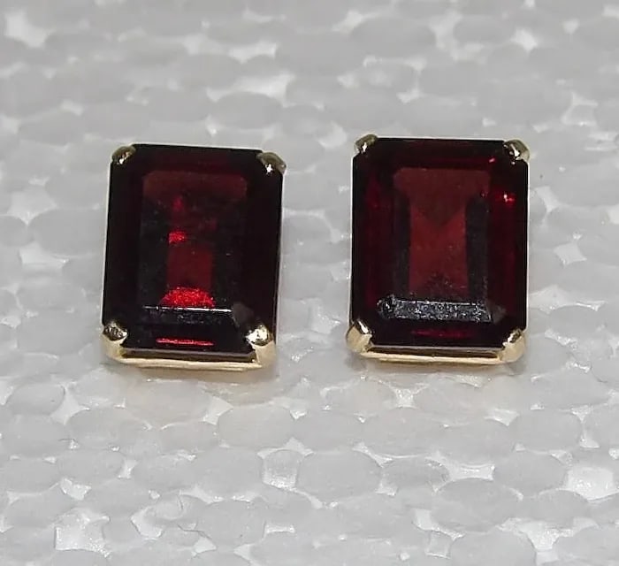 Pair Garnet Stone Earrings 14Kt Gold - 2