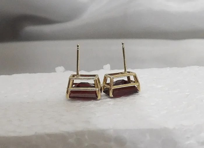 Pair Garnet Stone Earrings 14Kt Gold - 6