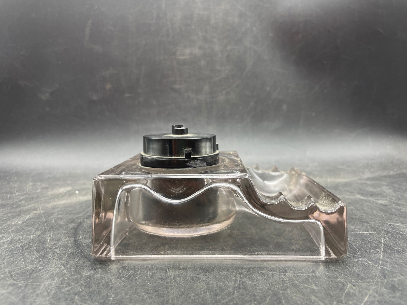 Sengbusch Self -Closing Inkwell & Pen Rest W/Bakelite Lid UV Glow - 5