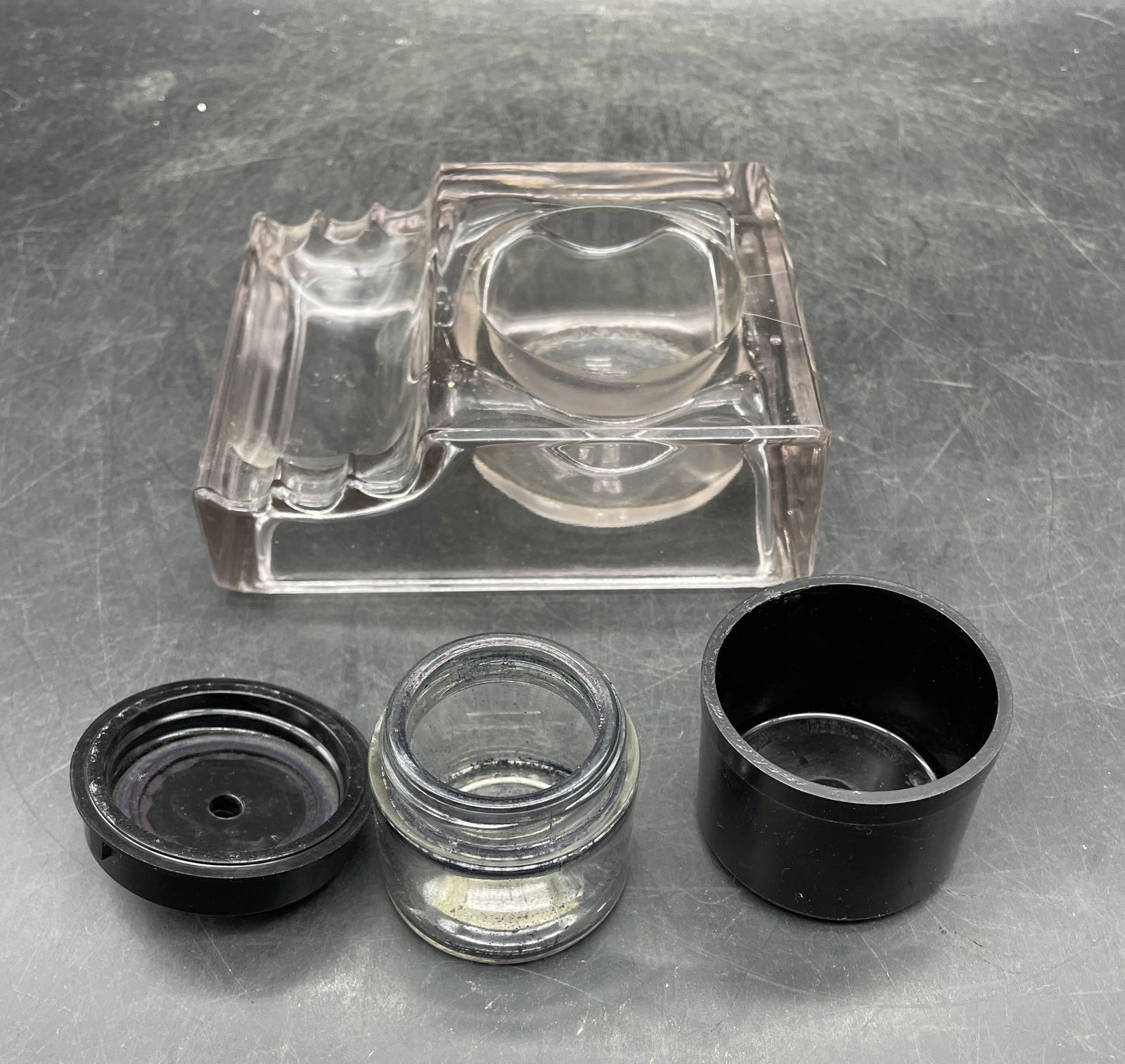 Sengbusch Self -Closing Inkwell & Pen Rest W/Bakelite Lid UV Glow - 6