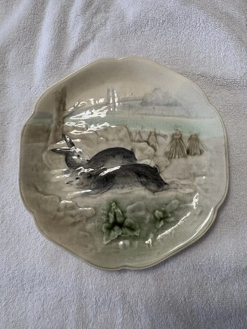 Majolica Rabbit Plate: It measures 8 3/4” and is marked. It has no chips, cracks or repairs Shipping:Domestic: Flat-rate of $15.00 to anywhere within the contiguous U.S.International: Foreign shipping rates are