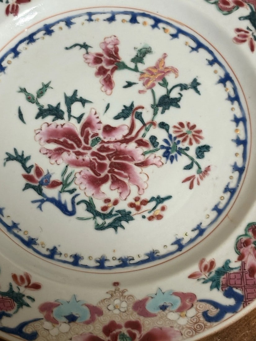 Early 19th Century Chinese Export Porcelain Famille Plate - 2