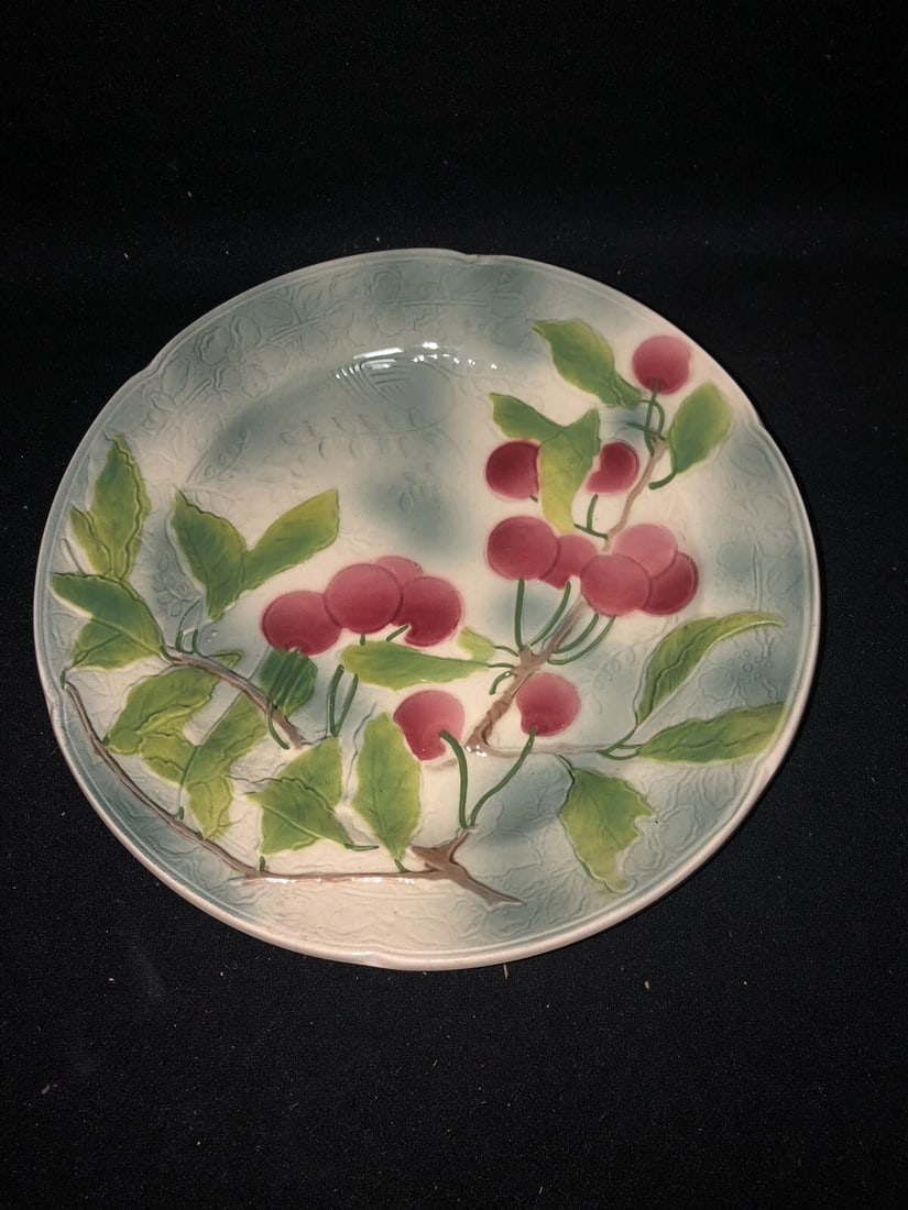 8 Majolica 8 5/8” Fruit Plates - 4