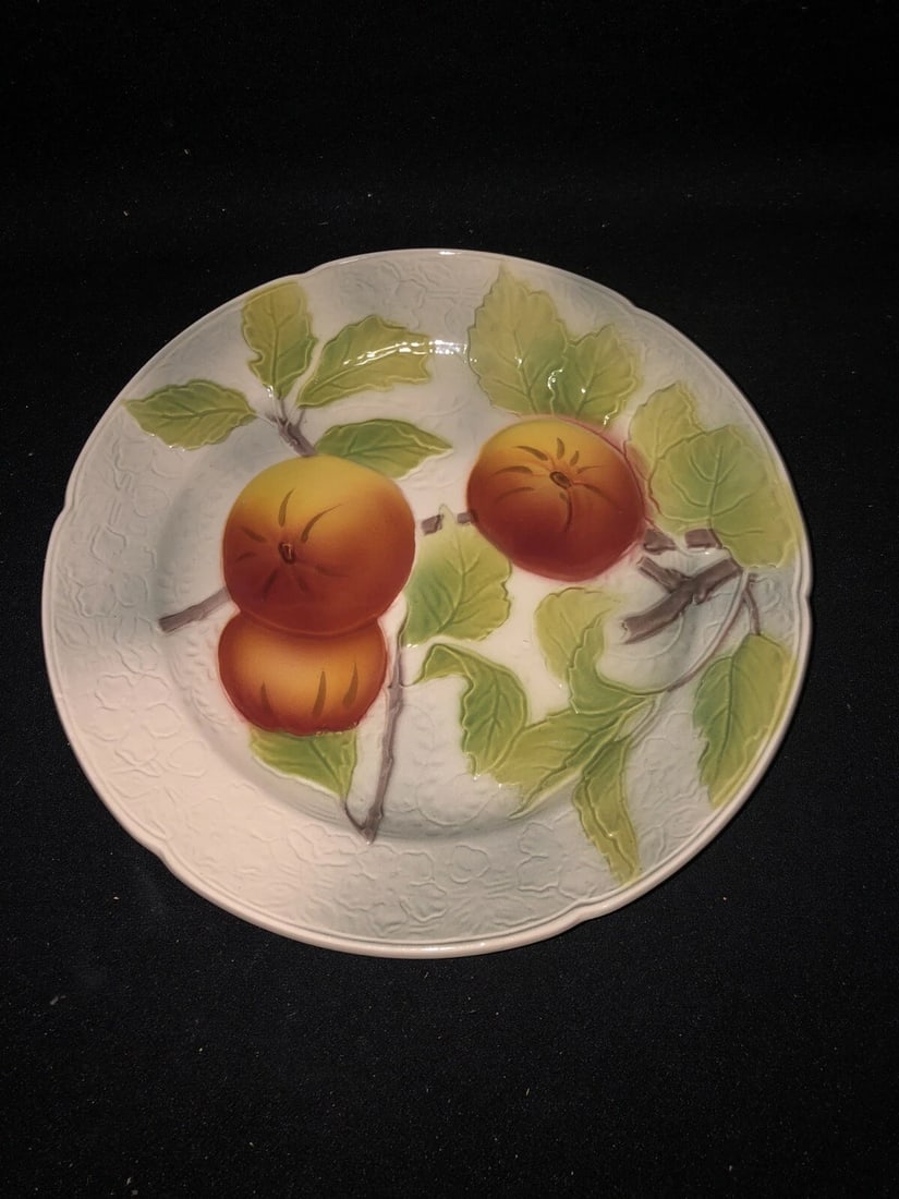 8 Majolica 8 5/8” Fruit Plates - 6