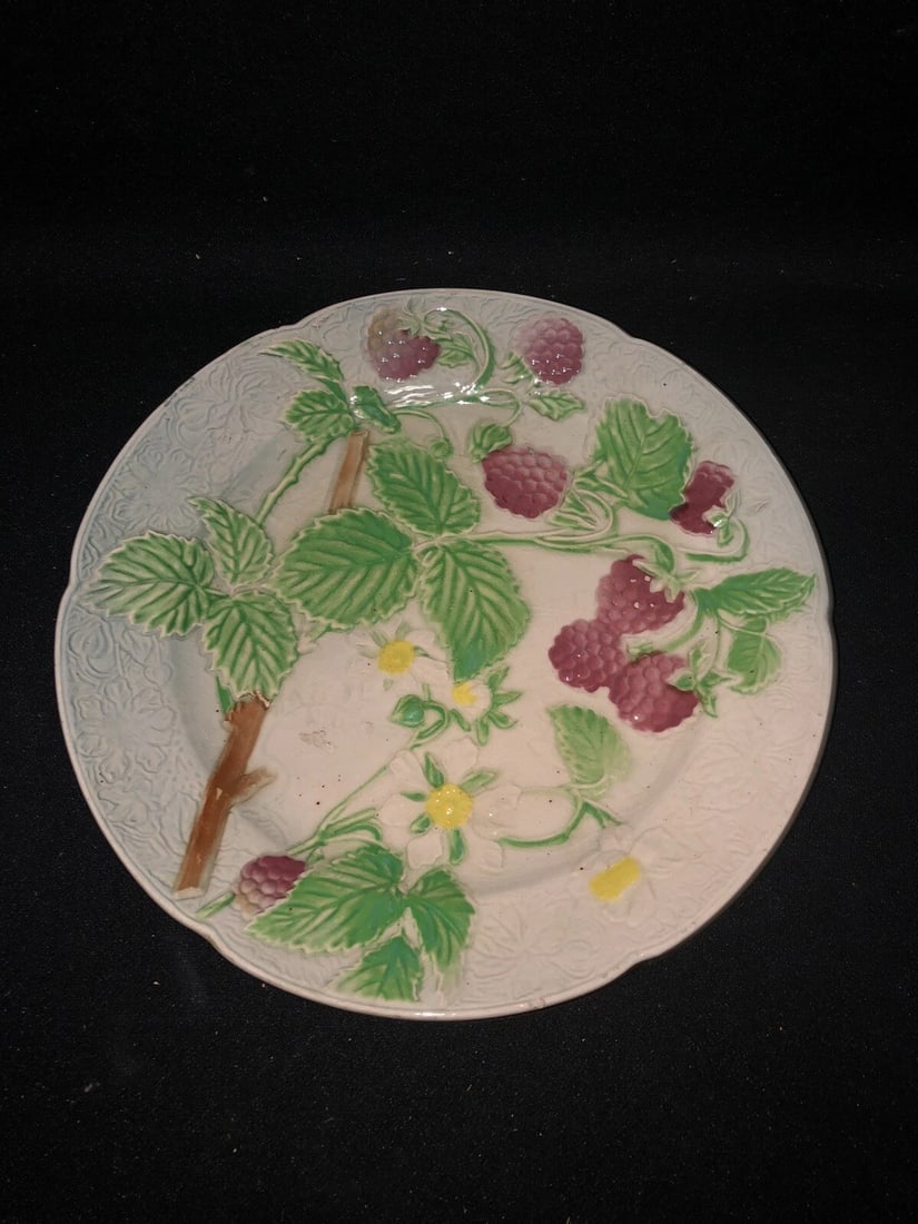 8 Majolica 8 5/8” Fruit Plates - 9