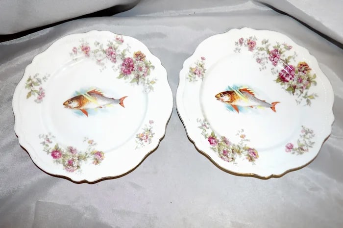 Antique Victorian Era O. E. Gutherz Plate: Antique Victorian-era decorative porcelain plate by O. E. Gutherz, featuring detailed hand-painted floral sprays and gold gilt edges. Shipping:Domestic: Flat-rate of $18.00 to anywhere within the