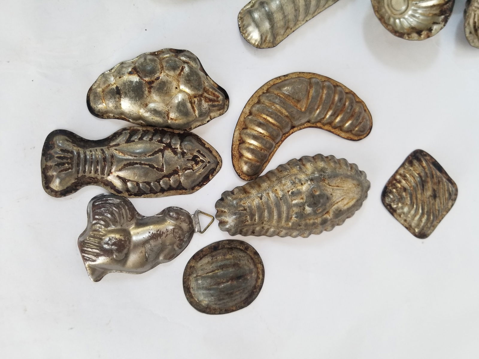 100+ tin chocolate molds: 2 to 4 inch diameter. Many are round, some representative forms. Shipping: Domestic: Shipping rates are determined by destination International: Foreign shipping rates are determined by de