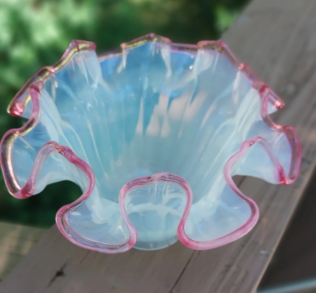 Rare Electric lamp shade art fluted opalescent glass Cranberry Rim - 2