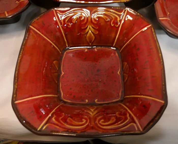 Reba Harmony Victorian Scroll 4 Red Wine Glasses - 3