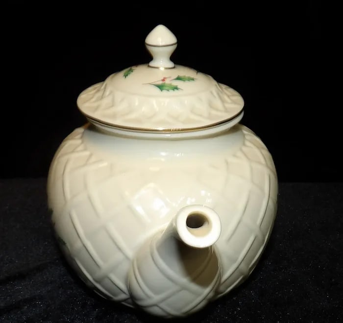 Lenox Dimensions Series Holly Berries Gold Trim Bowl - 2