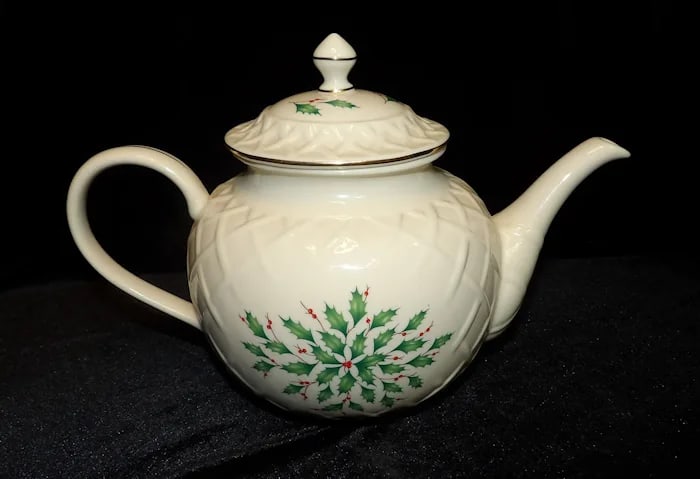 Lenox Dimensions Series Holly Berries Gold Trim Bowl - 3