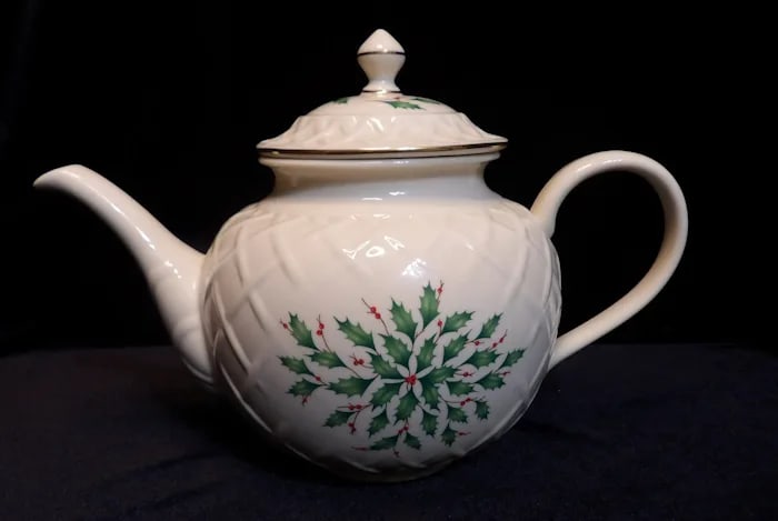 Lenox Dimensions Series Holly Berries Gold Trim Bowl - 8