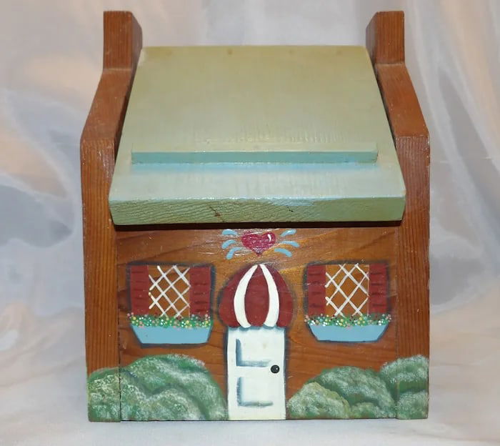 Vintage Folk Art Wood House Recipe: Hand-painted house-shaped box. Signed/dated 1991. Roof is removable. Shipping: Domestic: Flat-rate of $19.00 to anywhere within the contiguous U.S. International: Foreign shipping rates are determined
