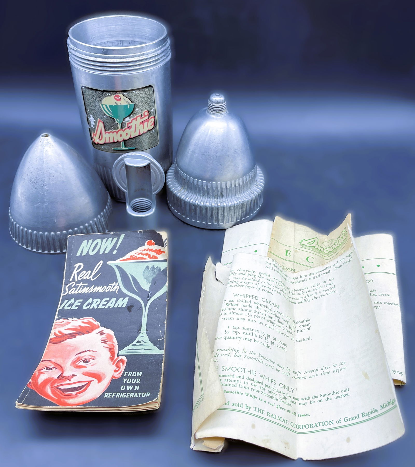 VINTAGE 1940S SMOOTHIE "SATINSMOOTH" ICE CREAM MAKER MIXER ROCKET BULLET RALMAC - 2