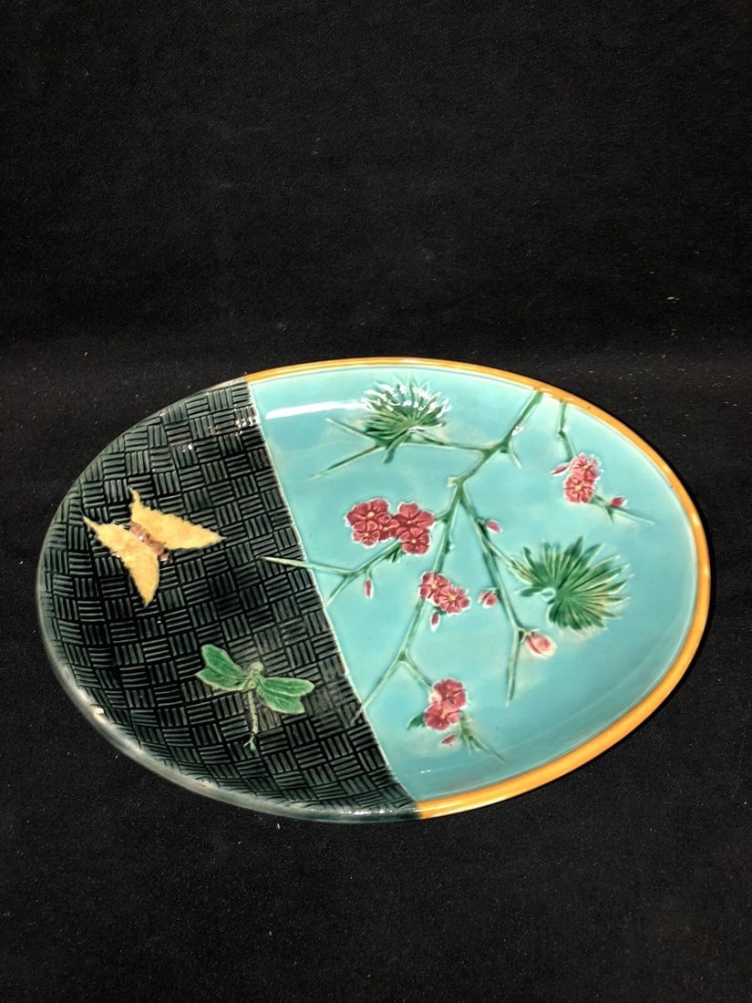 11 7/8” Wedgwood Turquoise Majolica Tray: It measures 11 7/8” x 9 1/4” and is marked. It has a paint flake on the top side of the rim. Otherwise It has no other issues Shipping: Domestic: Flat-rate of $15.00 to anywhere within the