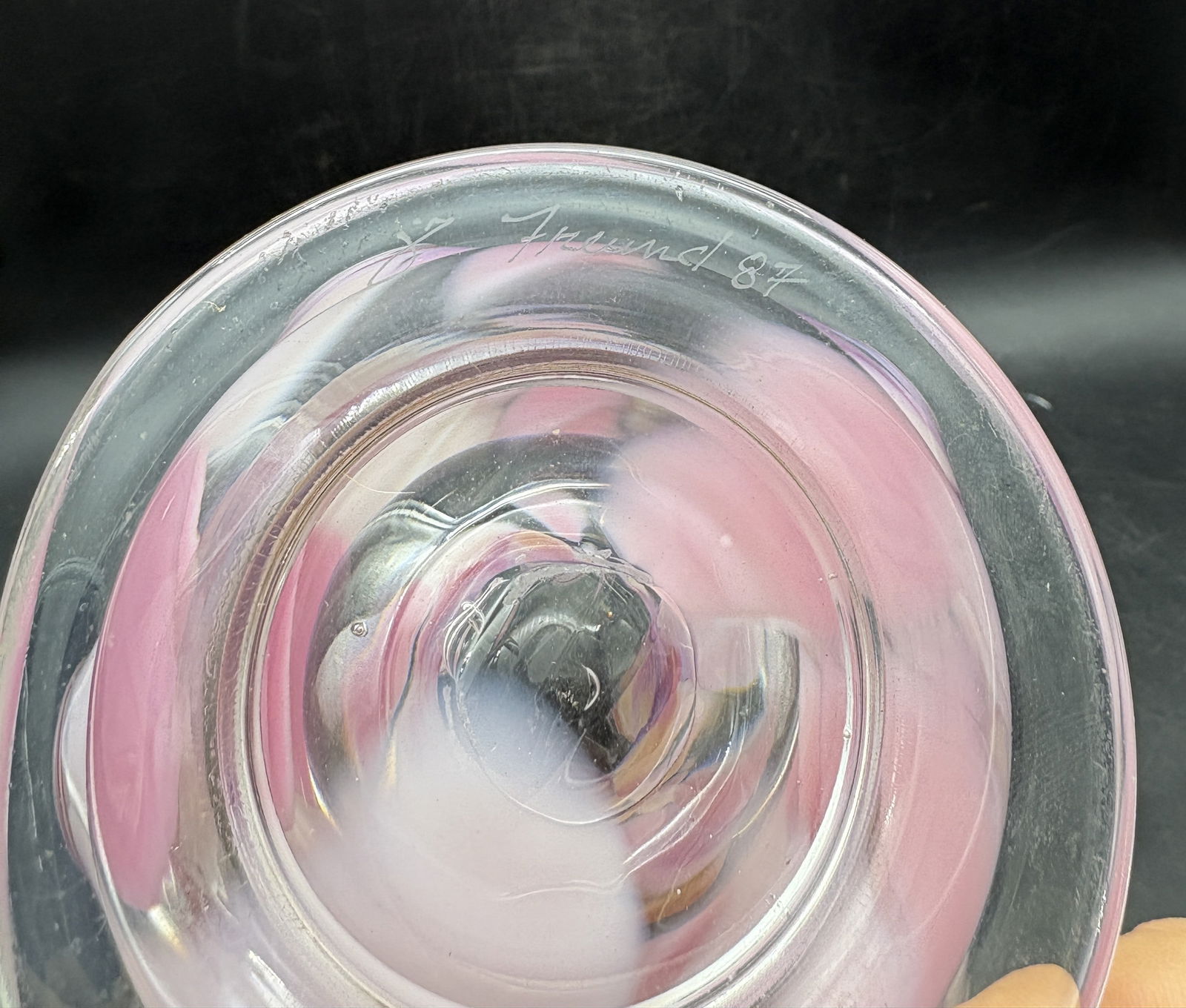 BRUCE FREUND ART GLASS RUFFLE VASE Signed 1987 - 8