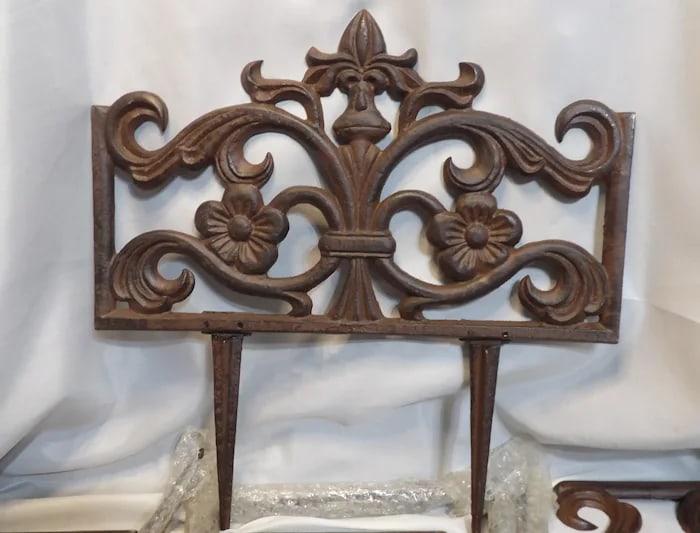 Cast Iron Garden Fence Spikes Relax - 2