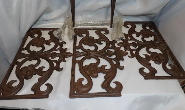 Cast Iron Garden Fence Spikes Relax - 3