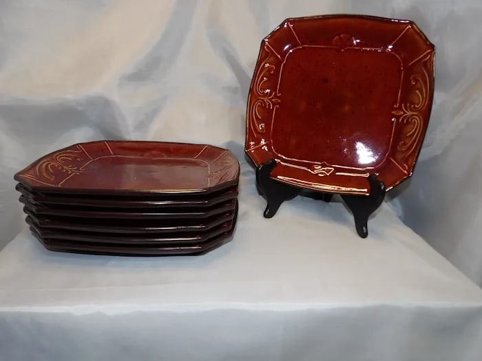 Reba Harmony Victorian Scroll 7 Red Flutes: Set of 7 champagne flutes in vibrant red glass, featuring the intricate Reba Harmony Victorian Scroll motif. Shipping:Domestic: Flat-rate of $43.00 to anywhere within the contiguous