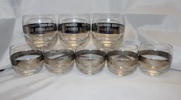 8 Vintage Roly Poly MCM Fashion Glasses: Set of 8 Mid-Century Modern Roly Poly glasses with silver railroad car designs. 3 ¼” x 3 ¼”. Shipping: Domestic: Flat-rate of $23.00 to anywhere within the contiguous U.S. Intern
