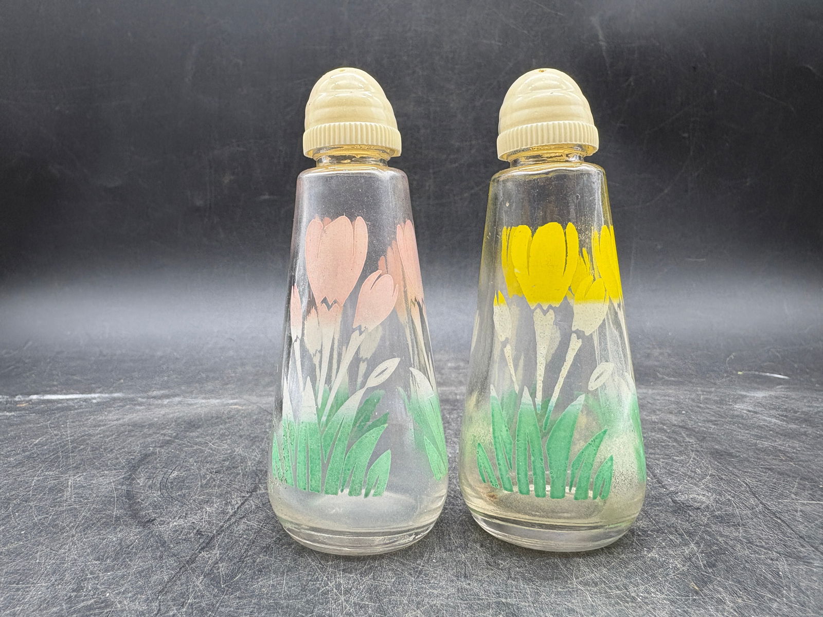 1940's Salt and Pepper Shakers Glass Clear Flowers Tulips - 3