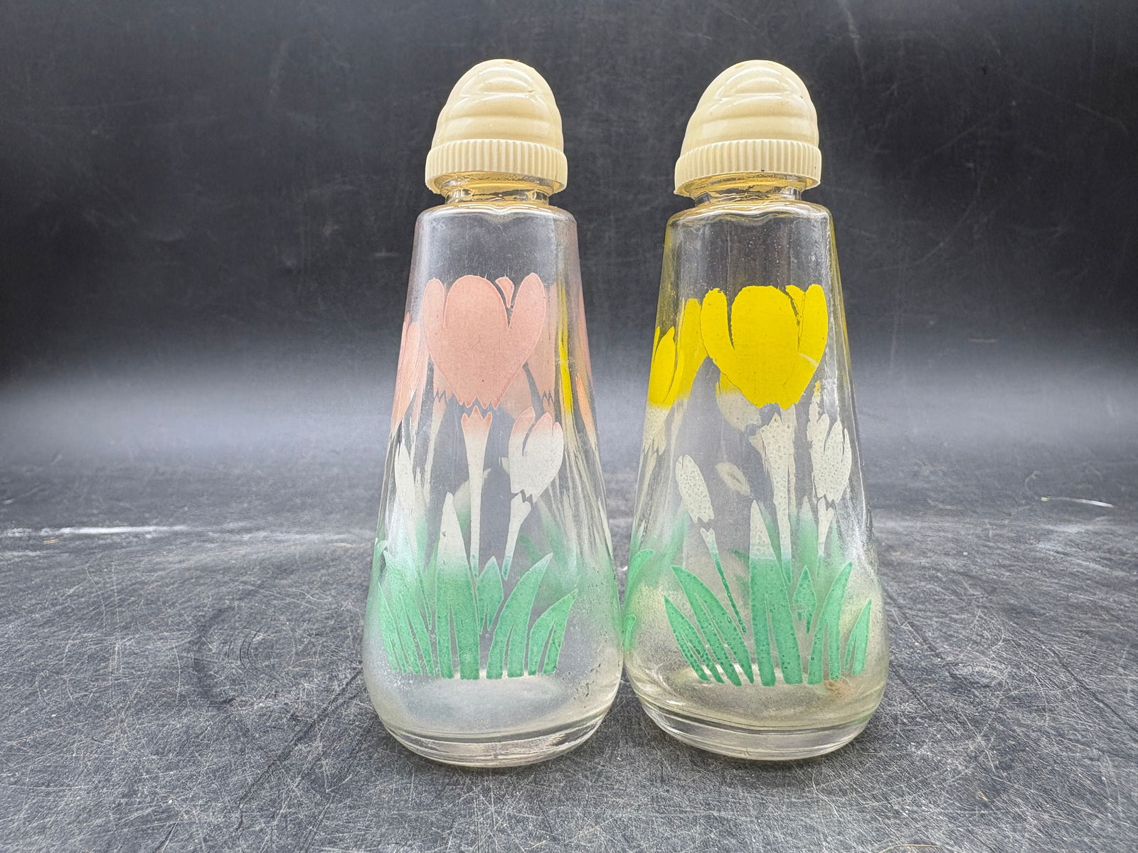 1940's Salt and Pepper Shakers Glass Clear Flowers Tulips - 4