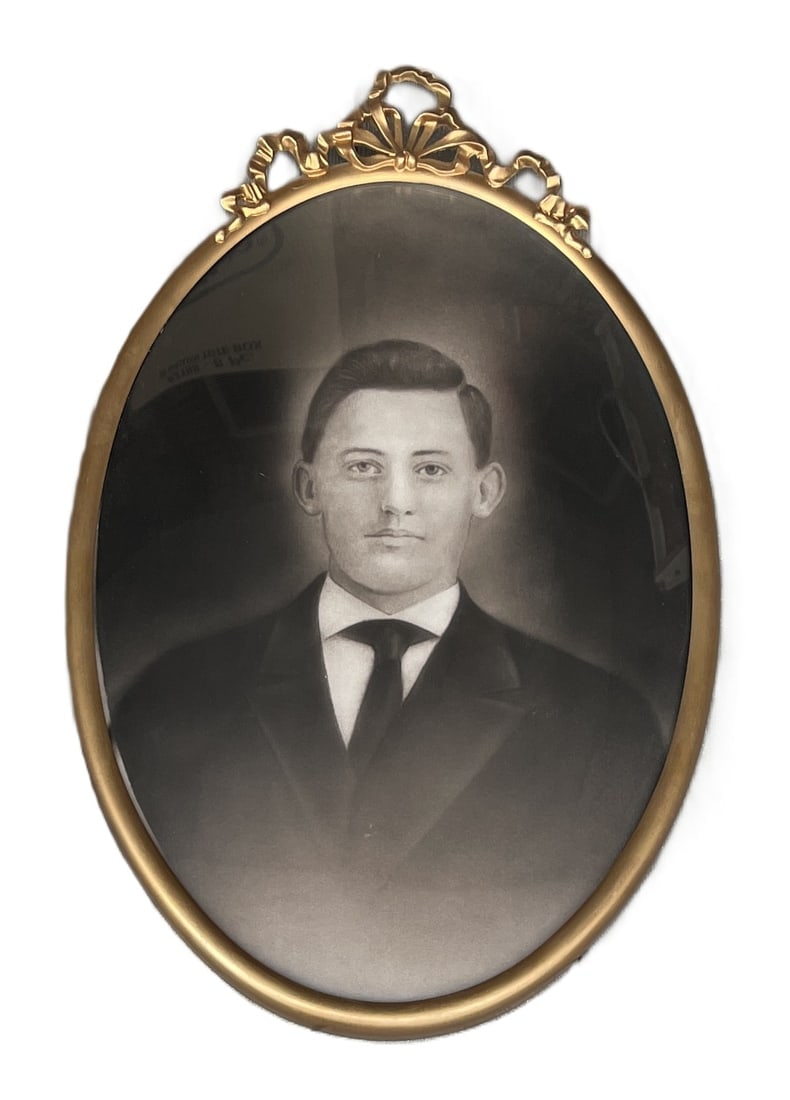 Old Metal Oval Convex Picture Frame w/ photo of Man Harry Barber Lynch 1887-1962: Date/Period: unknown Dimension: Approx. 22x 14" Material: metal, glass Additional Information: Old Metal Oval Convex Picture Frame w/ photo of Man On the back it reads Harry Barber Lynch 1887-1962 Shi