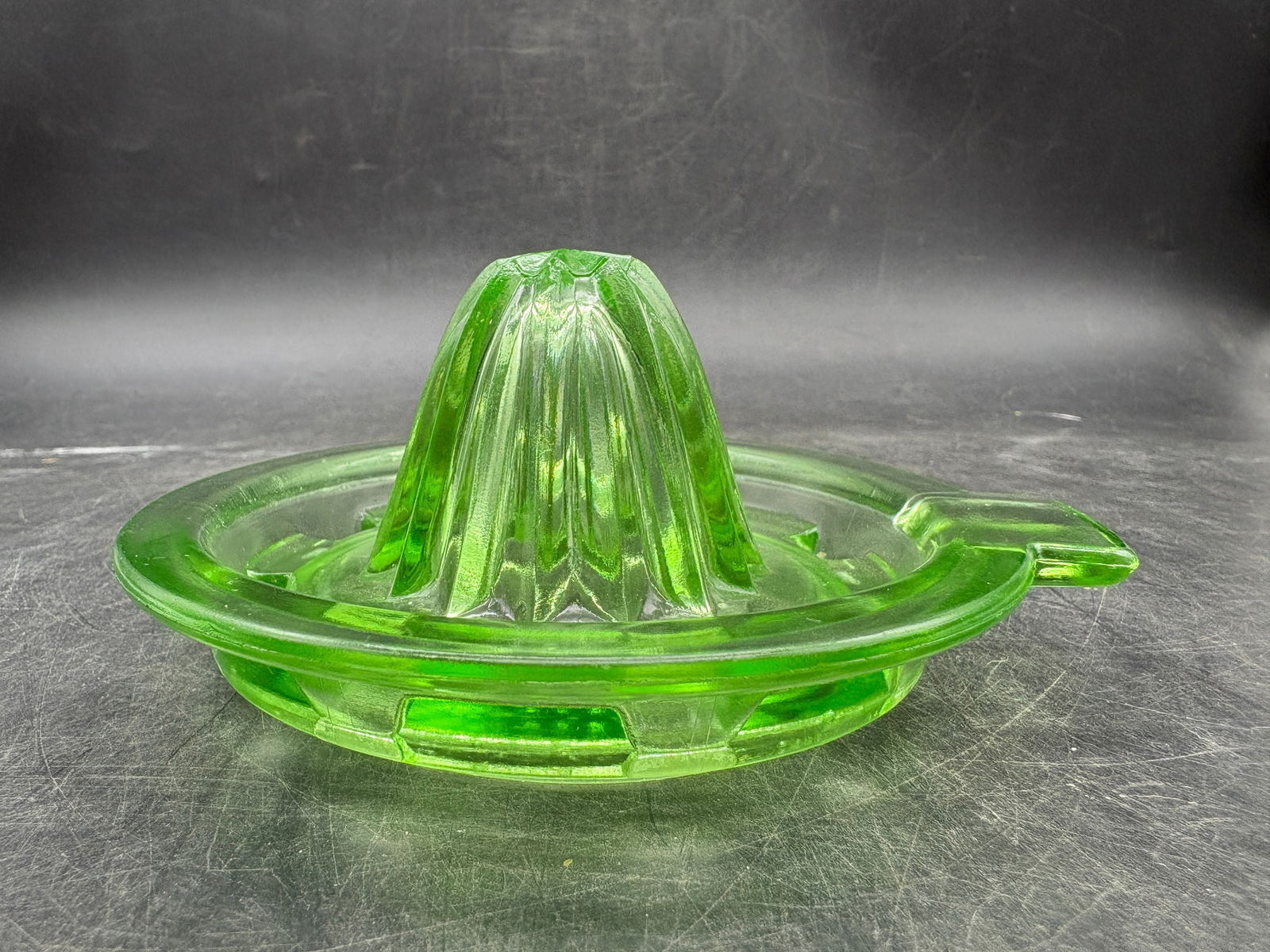 Vintage Green Uranium Glass Orange/Lemon Juicer Reamer Very Nice! Glows Perfect - 5