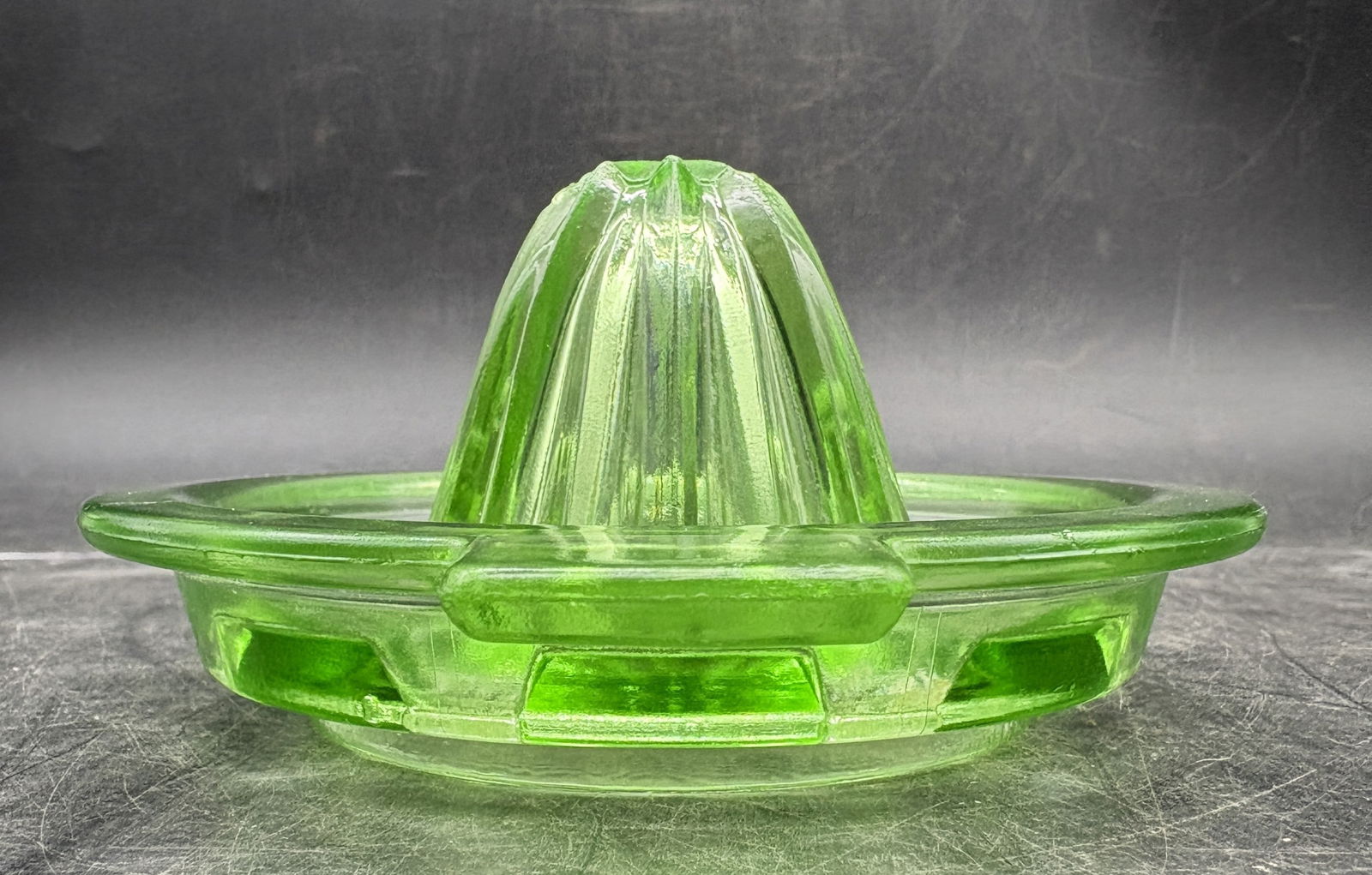Vintage Green Uranium Glass Orange/Lemon Juicer Reamer Very Nice! Glows Perfect - 6