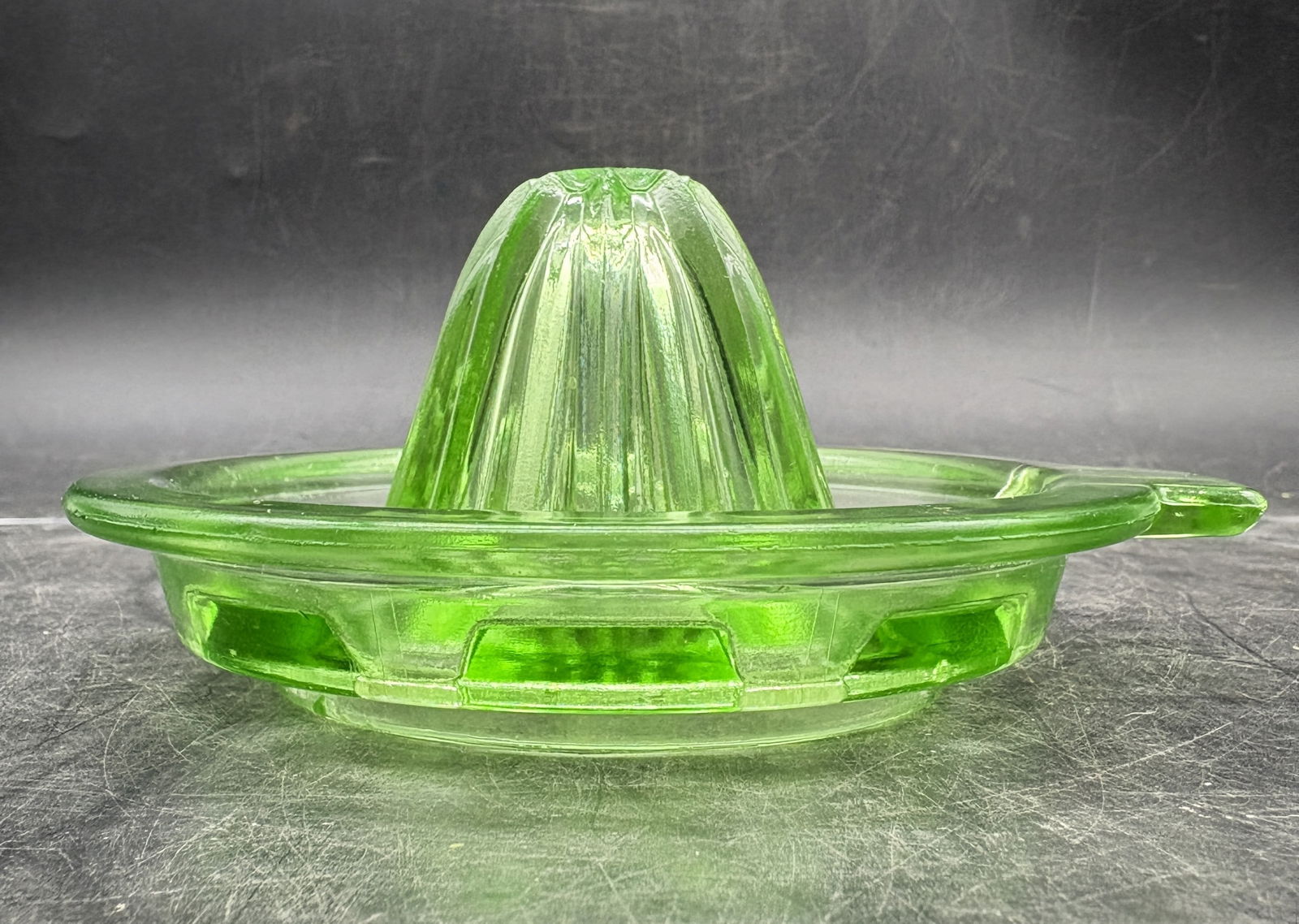 Vintage Green Uranium Glass Orange/Lemon Juicer Reamer Very Nice! Glows Perfect - 8