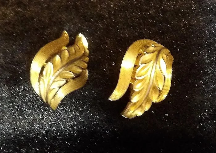 Mid-Century Trifari Gold-Tone Leaf Pin - 2