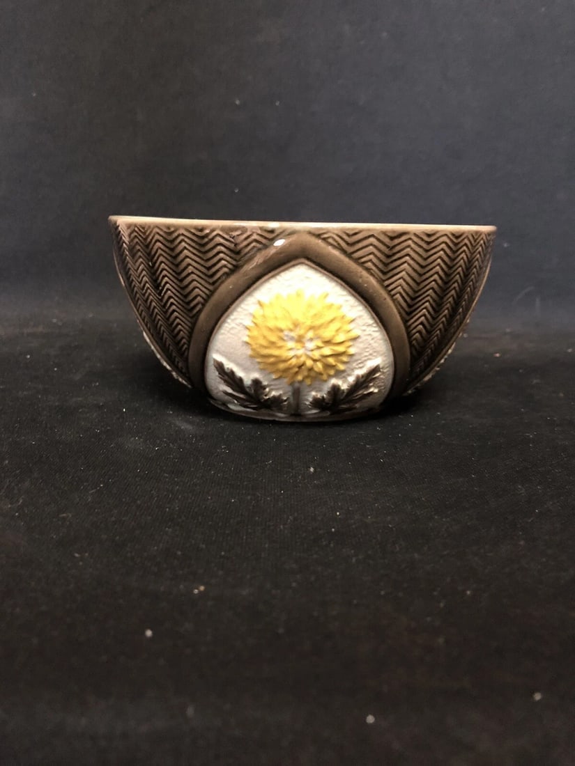 5 7/8” wedgwood majolica bowl: It measures 5 7/8” x 2 7/8” and is marked. It has no chips, cracks or repairs Shipping:Domestic: Flat-rate of $10.00 to anywhere within the contiguous U.S.International: Foreign shipping