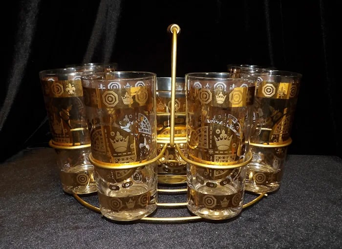Signed Vito Bari 6 Gold Crest Glasses: Set of six vintage drinking glasses featuring a gold crest design, signed by designer Vito Bari. Shipping:Domestic: Flat-rate of $47.00 to anywhere within the contiguous U.S.International: Foreign