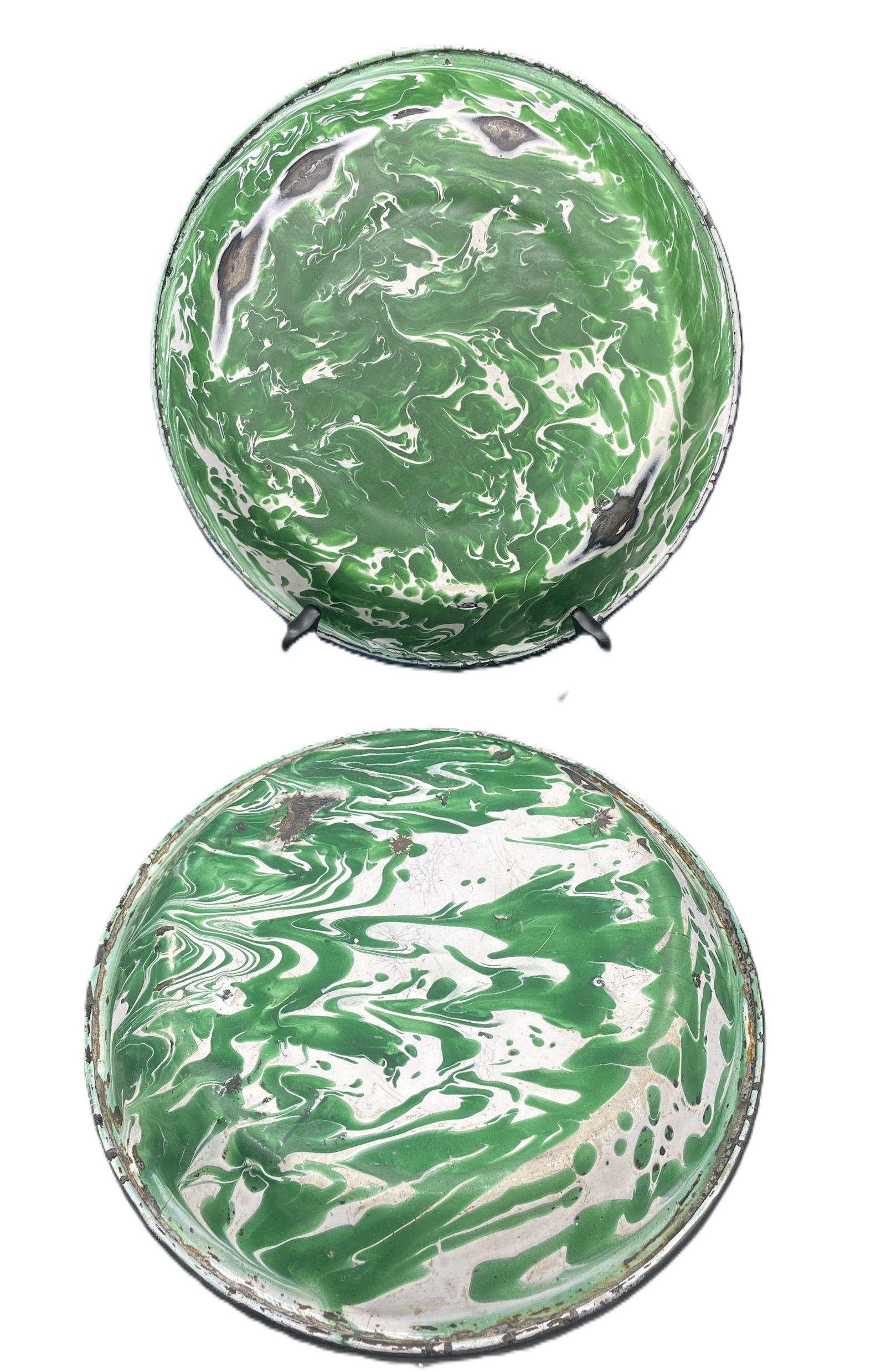 Pair of Antique Enamelware Chrysolite Green & White Graniteware Pie Plates: Date/Period: unknownDimension: Approx. 9"Material: enamelware agatewareAdditional Information: This graniteware or agateware set is in the hard to find Chrysolite swirl color or “finish”.