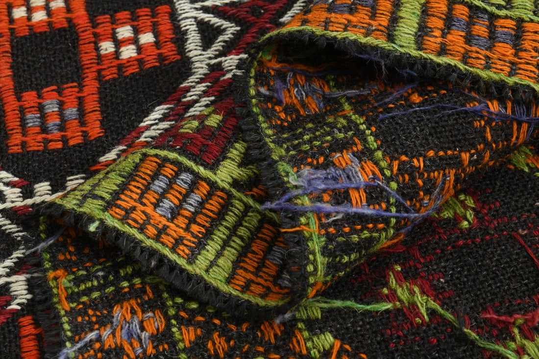 5'9x8'2 ft, VINTAGE TURKISH DÉCOR: Title: 5'9x8'2 ft, VINTAGE TURKISH DÉCOR Origin: Turkey Date/Period: 1960 - 1970 Materials: Wool and Cotton Size: Width: 5.9 feet; Length: 8.2 feet Description: This Turkish one-of-a-kind