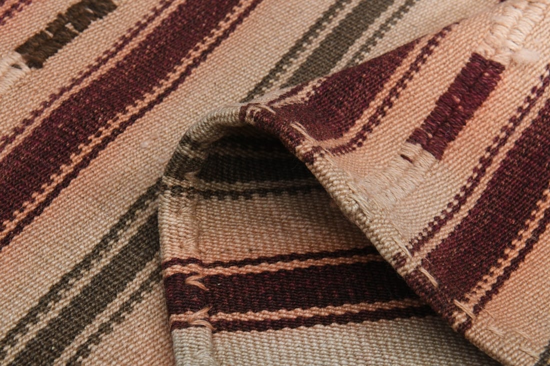 4'7x6'4 ft, BEIGE PINK RUG: Title: 4'7x6'4 ft, BEIGE PINK RUG Origin: Turkey Date/Period: 1960 - 1970 Materials: Wool and Cotton Size: Width: 4.7 feet; Length: 6.4 feet Description: This Turkish one-of-a-kind Vintage Flatweave