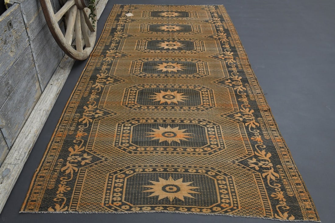 5'6x11'2 HERITAGE DECOR, WIDE Kilim: Title: 5'6x11'2 HERITAGE DECOR, WIDE Kilim Origin: Turkey Date/Period: 1960 - 1970 Materials: Wool and Cotton Size: Width: 5.6 feet; Length: 11.2 feet Description: This Turkish one-of-a-kind Vintage