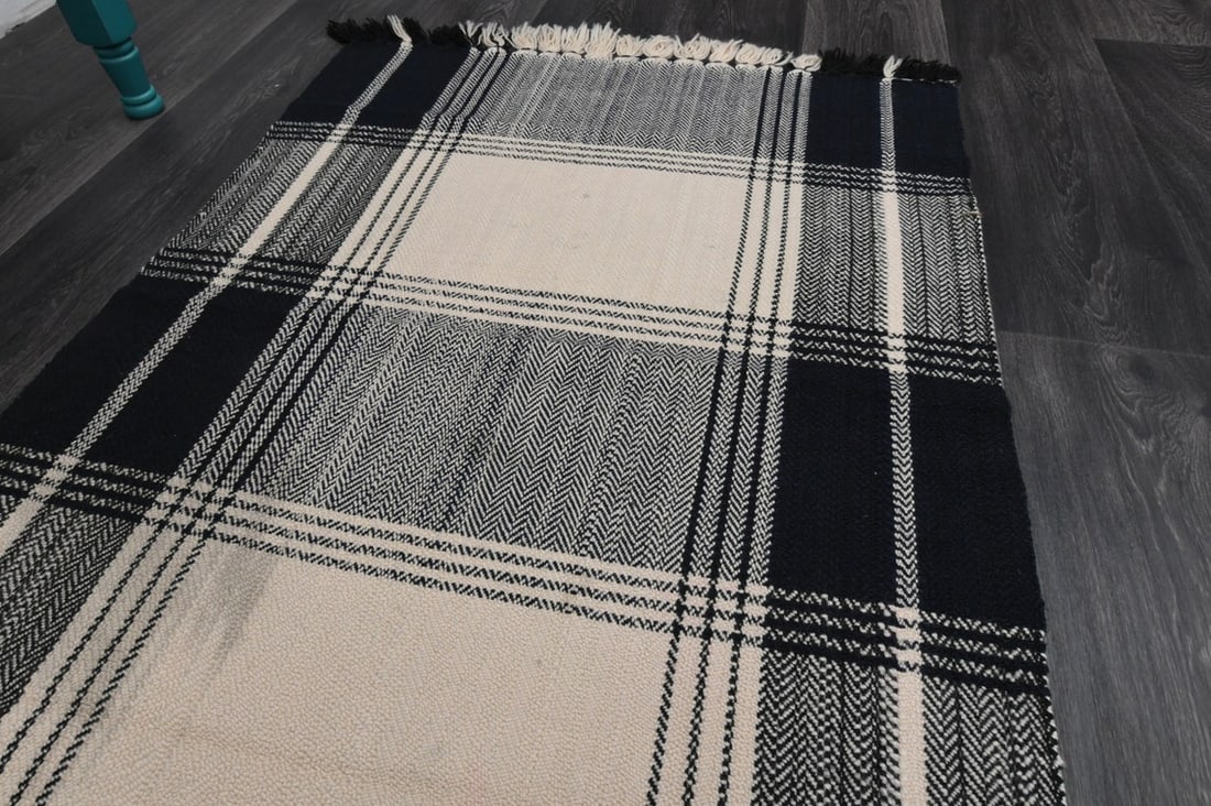 2.7x4 ft, Handloom Area Rug - 4