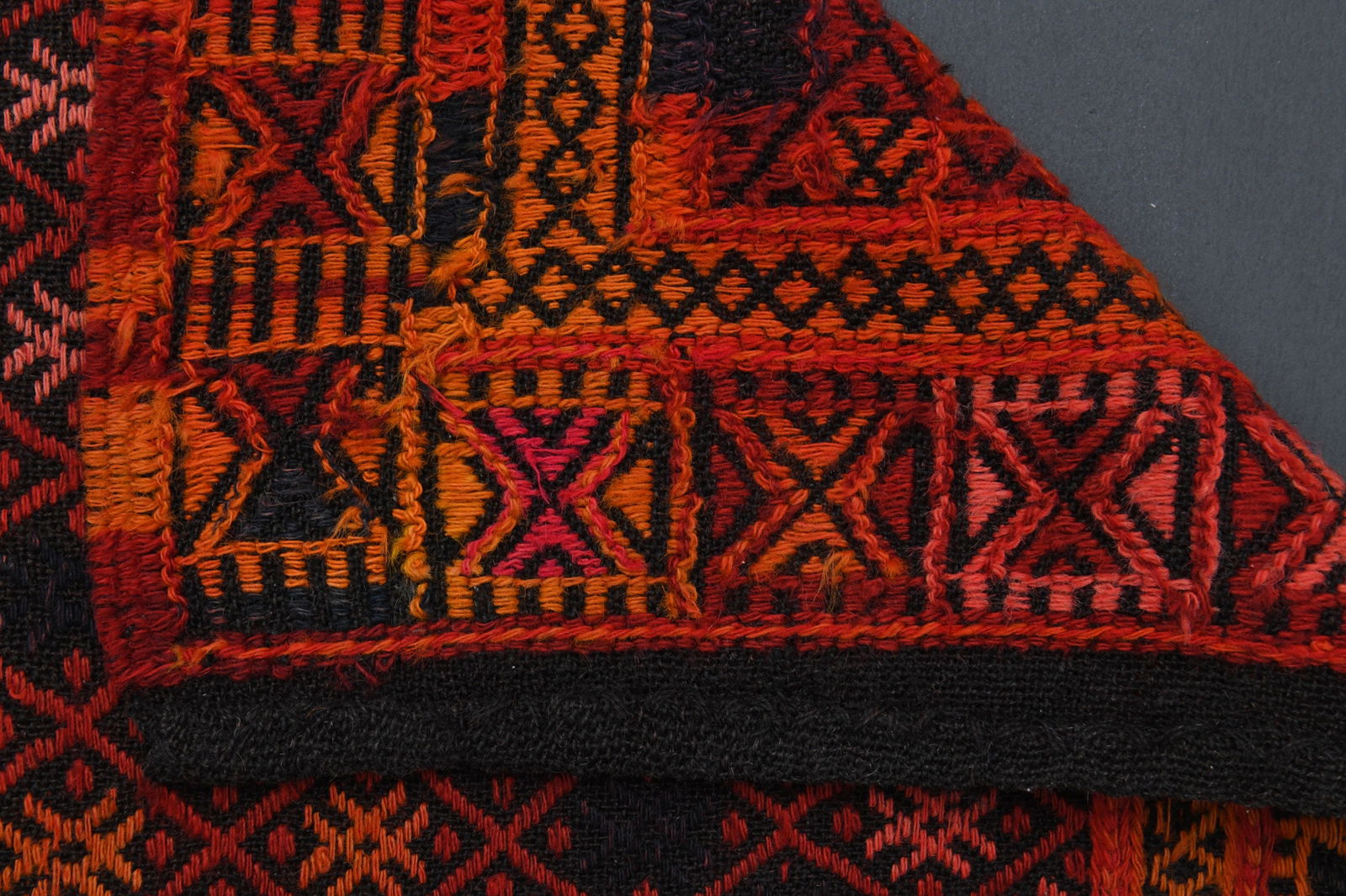 3.8x15.4 MINIMALIST RED RUNNER - 11