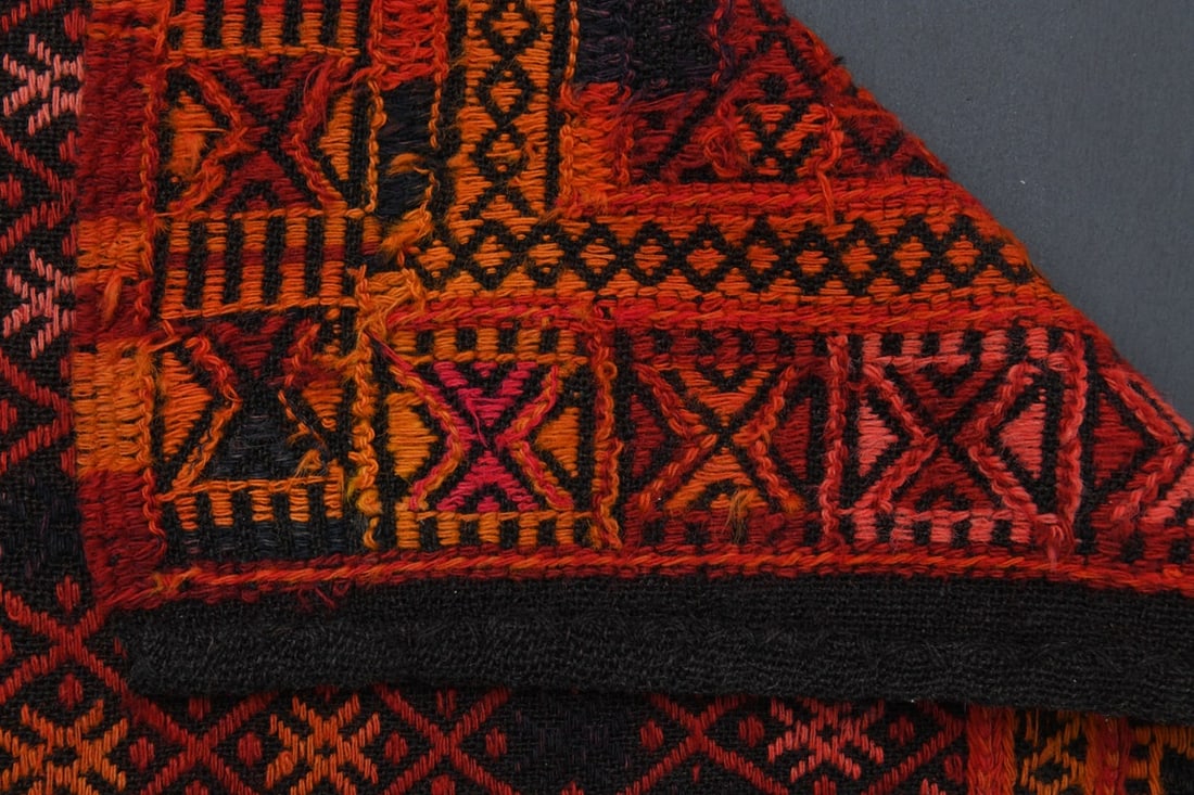 3.8x15.4 MINIMALIST RED RUNNER - 3