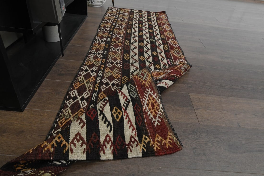 2x6'6 ft, VINTAGE RUG RUNNER: Title: 2x6'6 ft, VINTAGE RUG RUNNER Origin: Turkey Date/Period: 1960 - 1970 Materials: Wool and Cotton Size: Width: 2 feet; Length: 6.6 feet Description: This Turkish one-of-a-kind Vintage Flatweave K