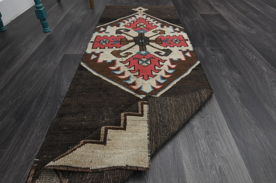 2.2x6.5 ft, TURKISH RUNNER: Title: 2.2x6.5 ft, TURKISH RUNNER Origin: Turkey Date/Period: 1960 - 1970 Materials: Wool and Cotton Size: Width: 2.2 feet; Length: 6.5 feet Description: This Turkish one-of-a-kind Vintage Flatweave K