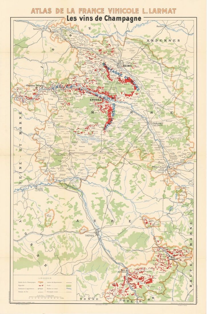 CHAMPAGNE WINE/VINS MAP Carte Générale showing vignobles vineyards. LARMAT 1944: Les Vins de Champagne' (Atlas de la France Vinicole L. Larmat). This large map of the Champagne wine growing region includes the limits of the wine growing areas, and (in red) the vineyards/vignobles.